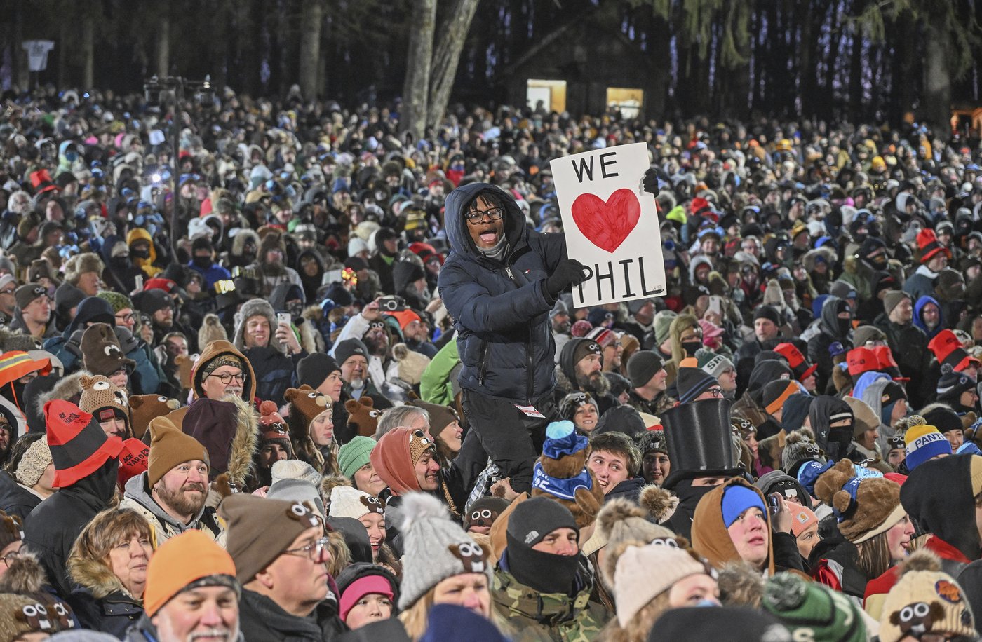 Punxsutawney Phil sees his shadow, handlers say, predicting 6 more weeks of wintry weather | iNFOnews.ca