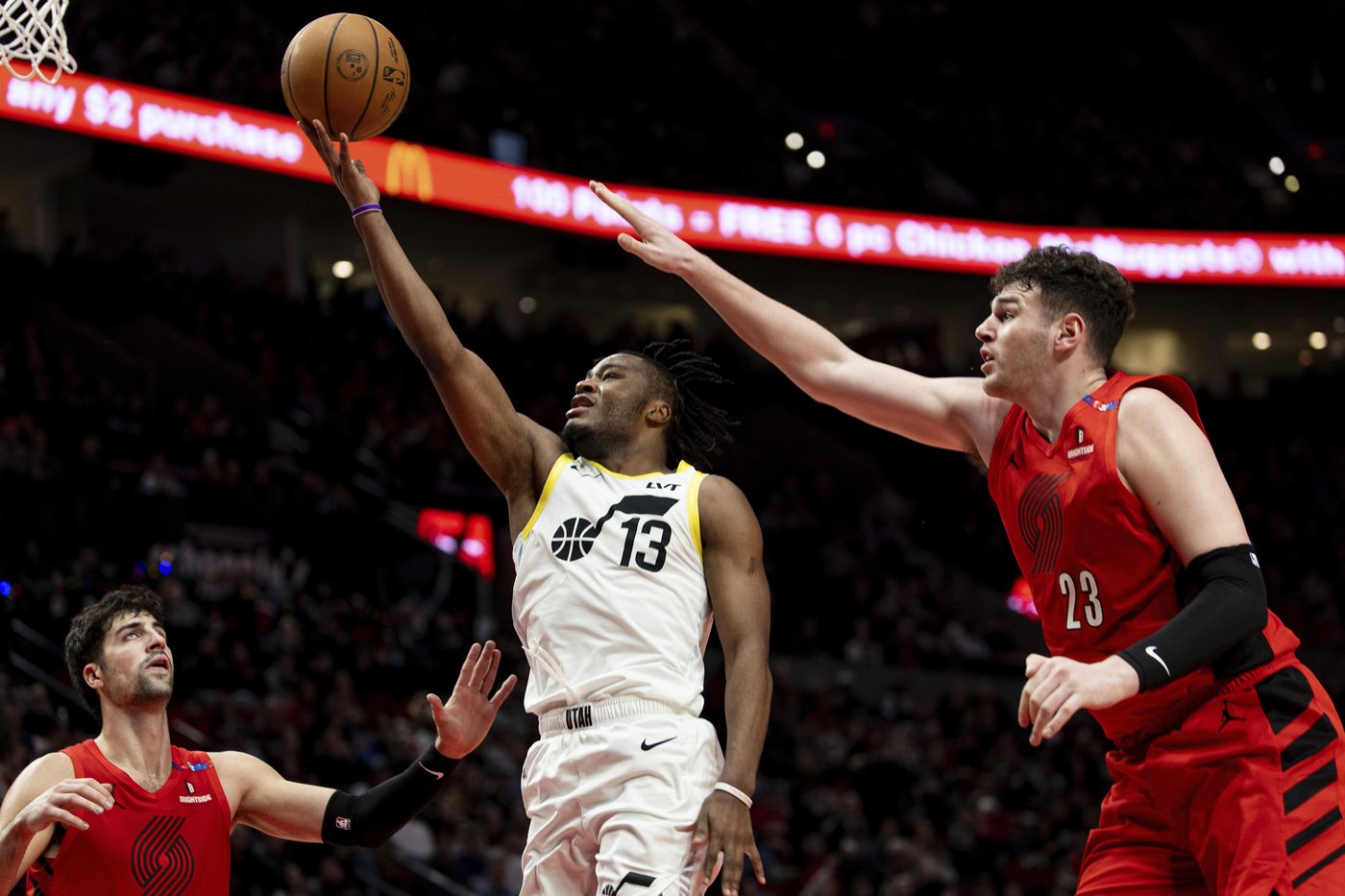 Henderson hits late jumper, Avdija and Sharpe each score 27 as Trail Blazers beat Jazz 122-120 | iNFOnews.ca