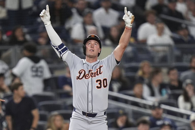 Tigers score 9 runs in 7th inning to trounce wild Yankees 12-2 | iNFOnews.ca