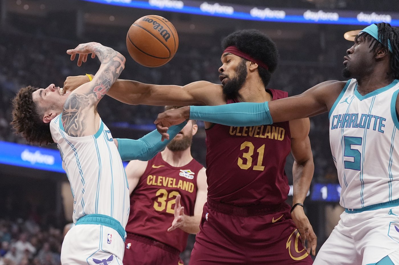 Darius Garland scores 25 points, NBA-leading Cavaliers beat Hornets 115-105 for 10th straight win | iNFOnews.ca