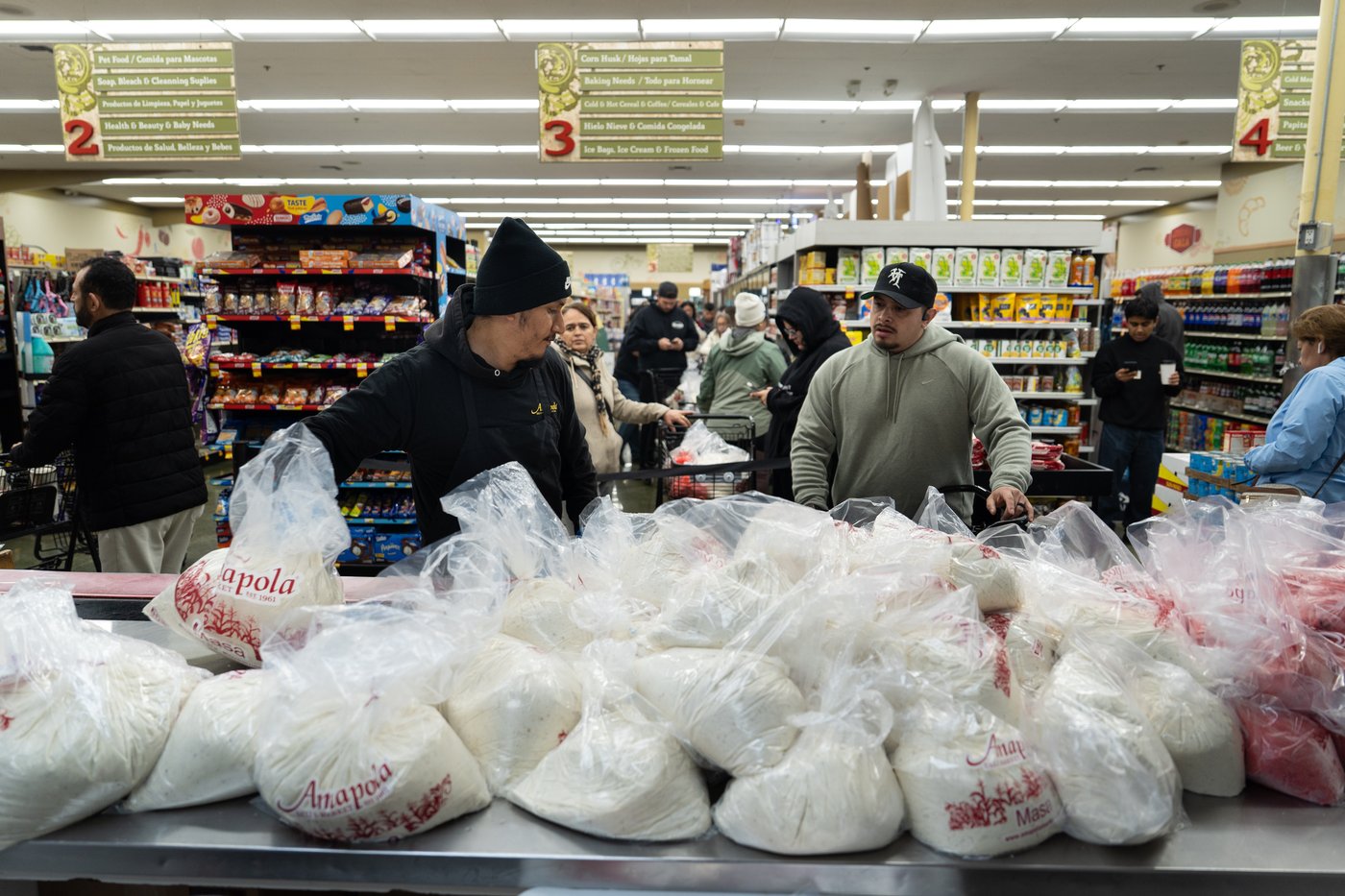 Families wait in line for hours to buy masa for Christmas tamales at beloved LA grocer | iNFOnews.ca