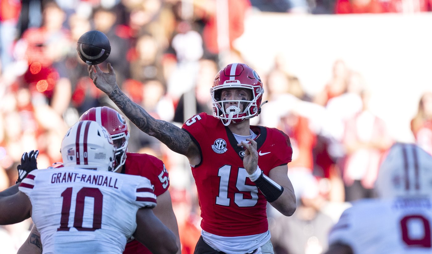 Beck throws 4 TD passes and Frazier runs for 3 scores to lead No. 8 Georgia past UMass, 59-21 | iNFOnews.ca Beck throws 4 TD passes and Frazier runs for 3 scores to lead No. 8 Georgia past UMass, 59-21 | iNFOnews.ca