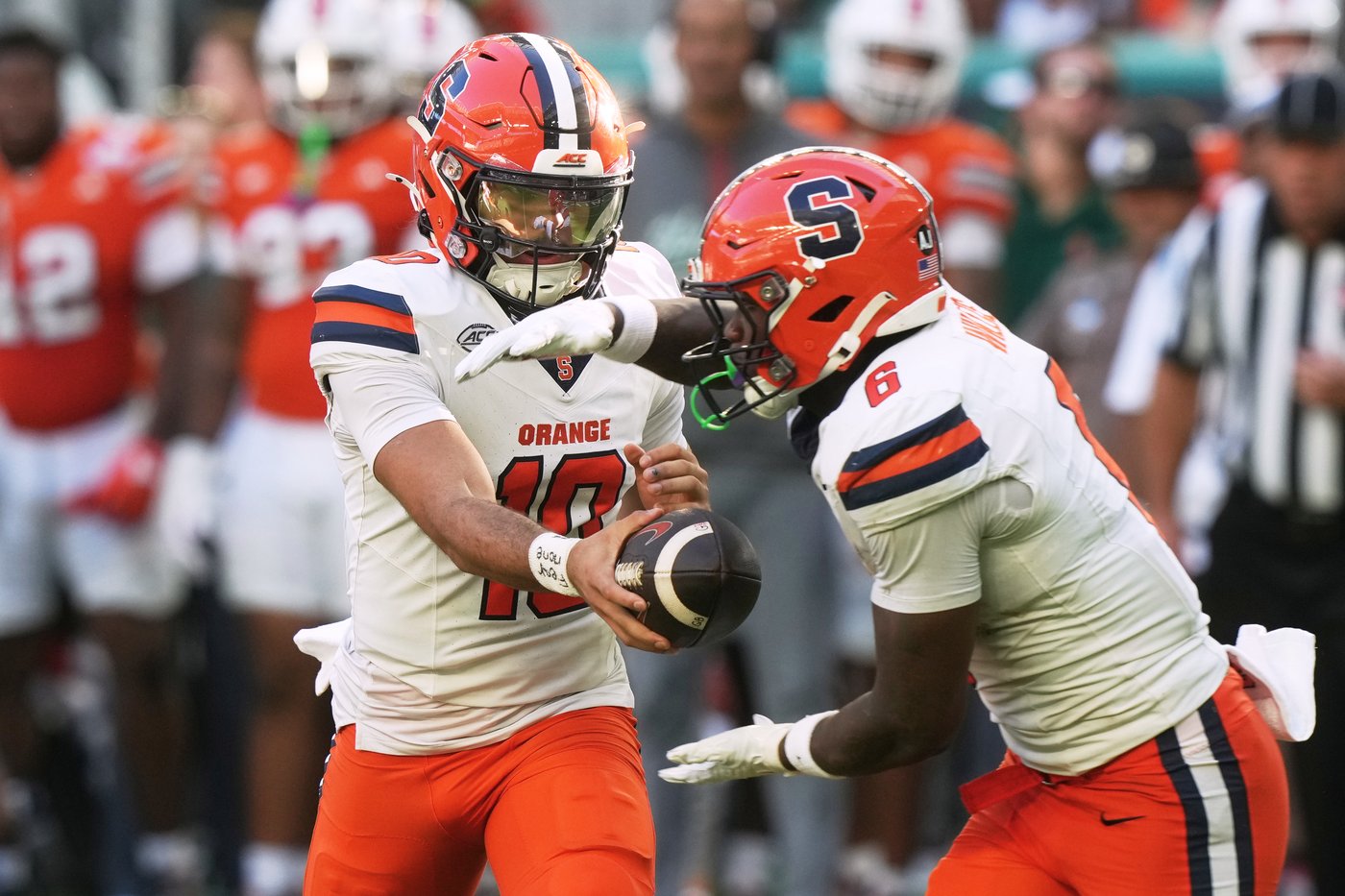 Carson Beck catches a TD pass, tops 10,000-yard milestone as No. 18 Miami rolls past Syracuse 38-10 | iNFOnews.ca Carson Beck catches a TD pass, tops 10,000-yard milestone as No. 18 Miami rolls past Syracuse 38-10 | iNFOnews.ca