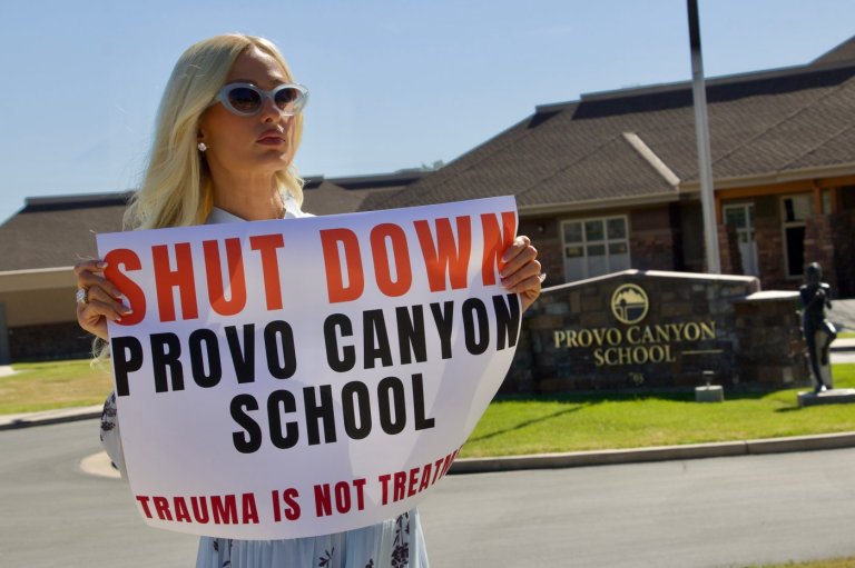 Paris Hilton returns to Utah 'troubled teen' facility to support others who allege mistreatment | iNFOnews.ca