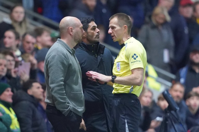 Drone stops play in bizarre incident in Fleetwood-Arsenal match in English League Cup | iNFOnews.ca