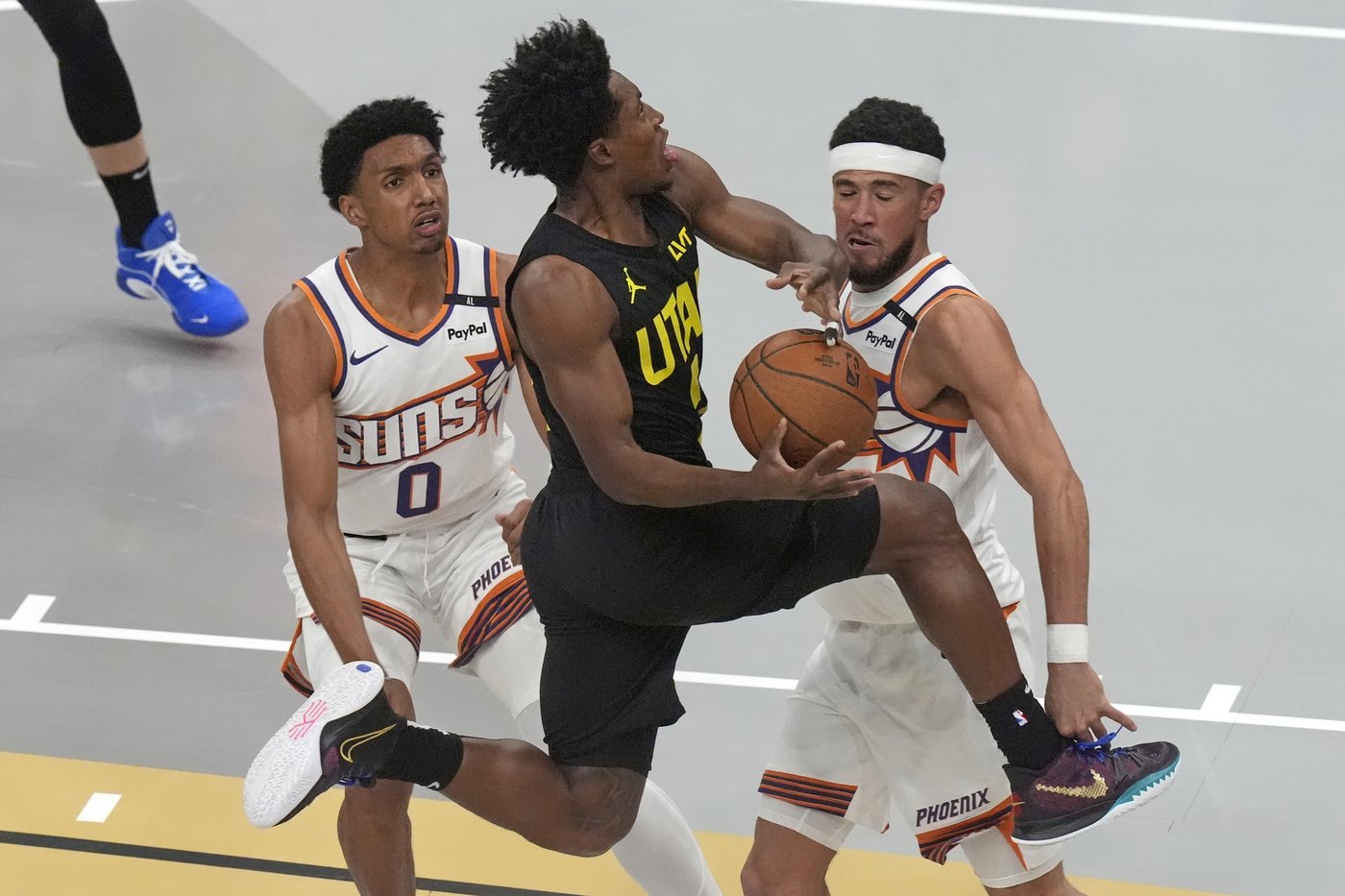 Booker scores 31, leads Suns to 120-112 victory over Jazz in the teams' NBA Cup opener | iNFOnews.ca