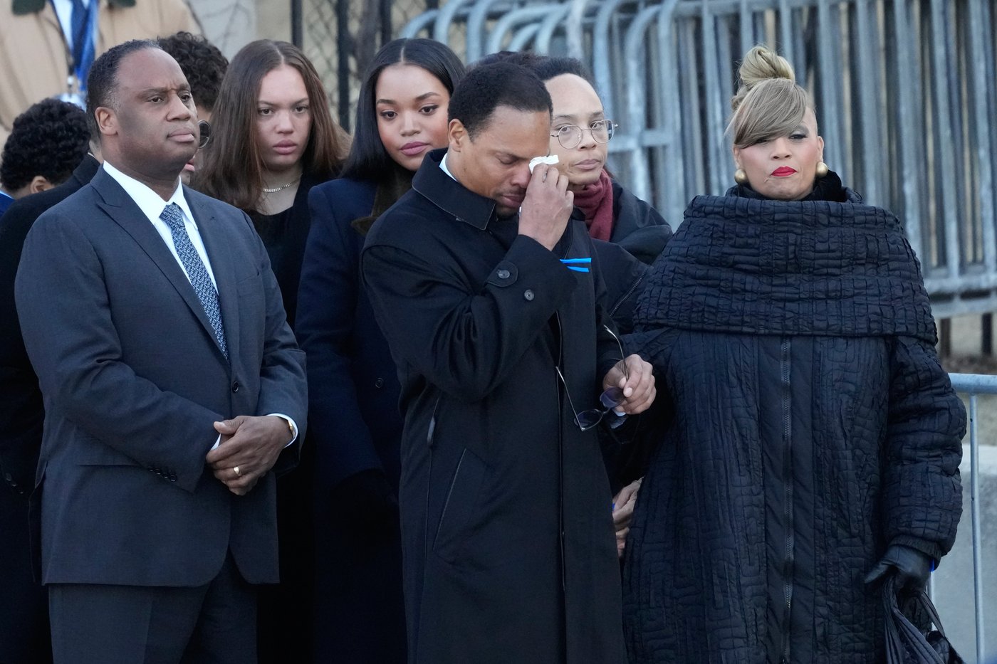 Crowds of Chicago mourners pay respects to Jesse Jackson at start of cross-country memorial services | iNFOnews.ca