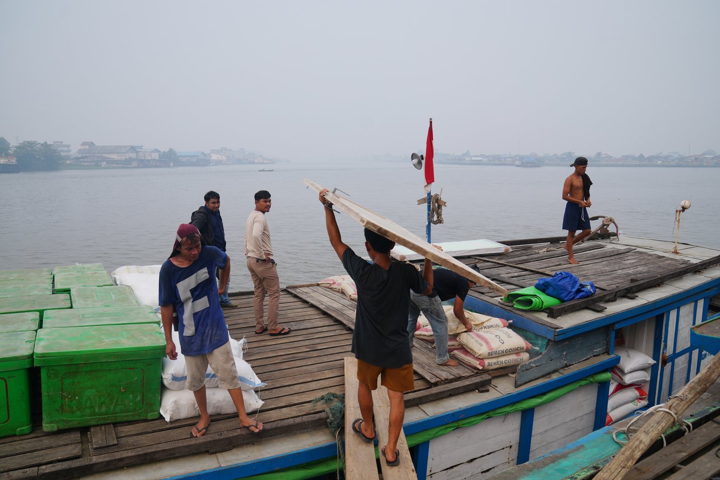 Thick haze disrupts flights on Indonesia's Borneo island | iNFOnews.ca Thick haze disrupts flights on Indonesia's Borneo island | iNFOnews.ca