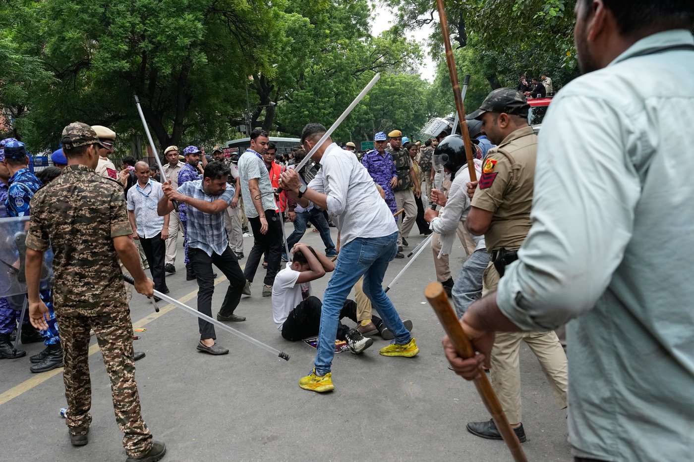 Photos of police cracking down on India’s youth-led 'cockroach' movement in New Delhi | iNFOnews.ca