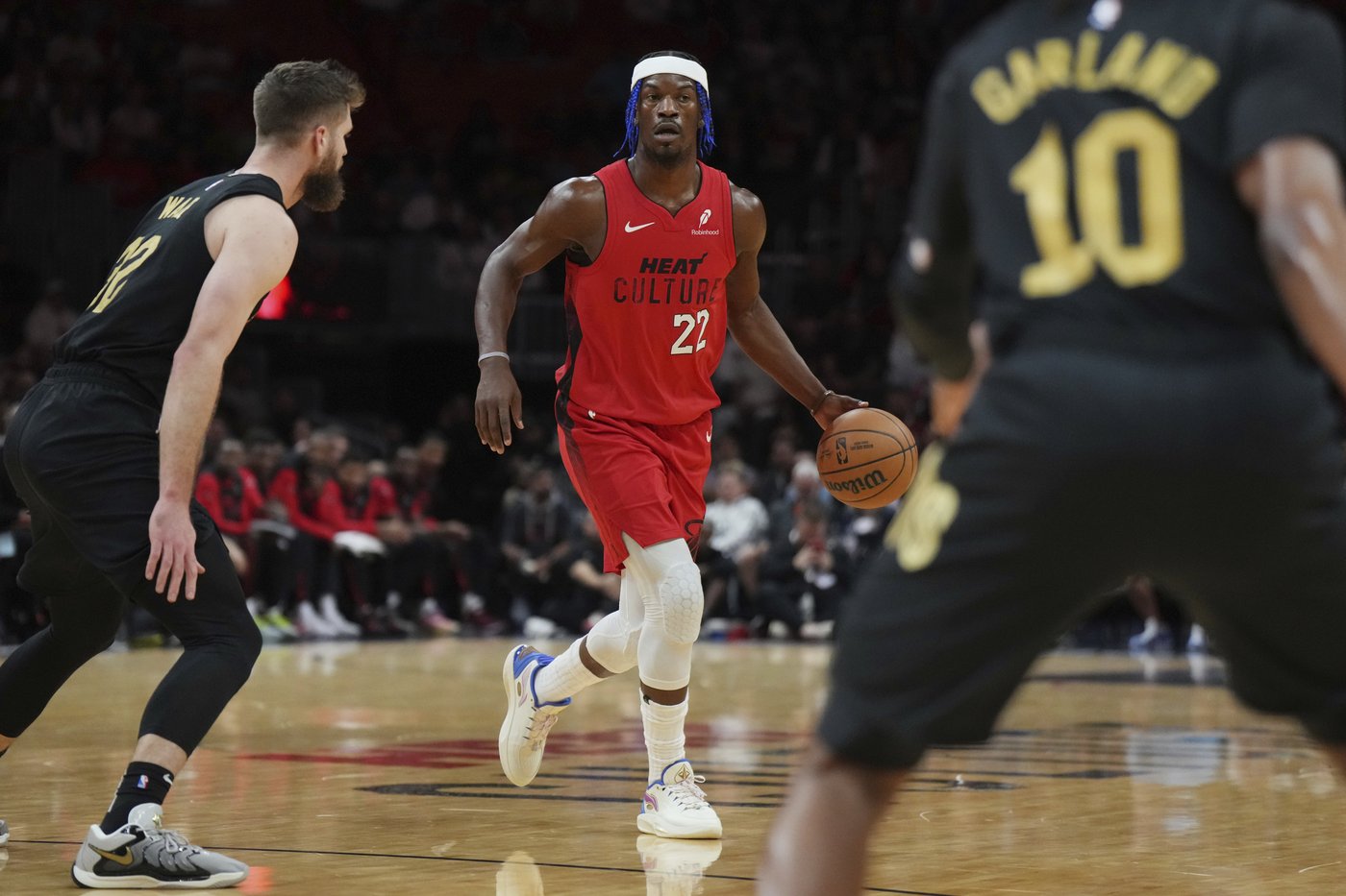 Herro scores 34, Robinson adds 23 and Heat beat Cleveland 122-113, only 4th loss for Cavs | iNFOnews.ca