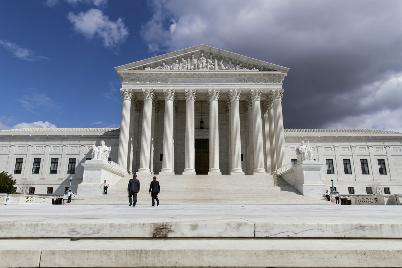 Trump administration asks Supreme Court to strip legal protections from Venezuelan migrants | iNFOnews.ca