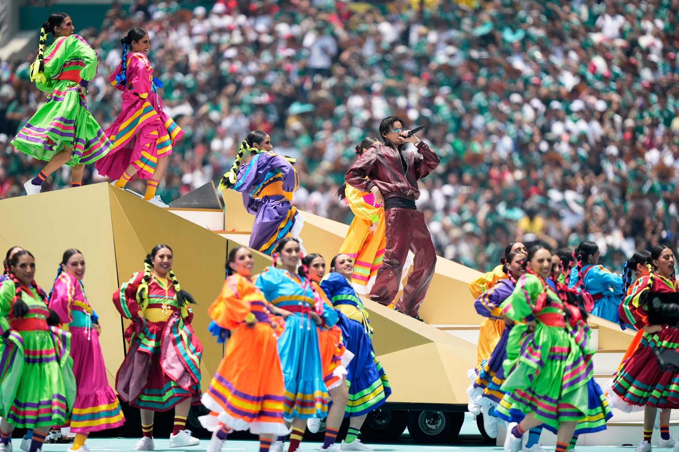 Shakira opens the World Cup as Mexico faces South Africa and South Korea takes on Czechia, in photos | iNFOnews.ca
