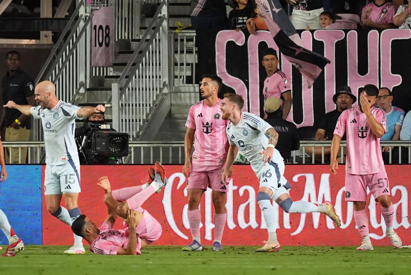 Fire withstand Suárez-led comeback and beat Inter Miami 5-3 to clinch 1st playoff berth since 2017 | iNFOnews.ca