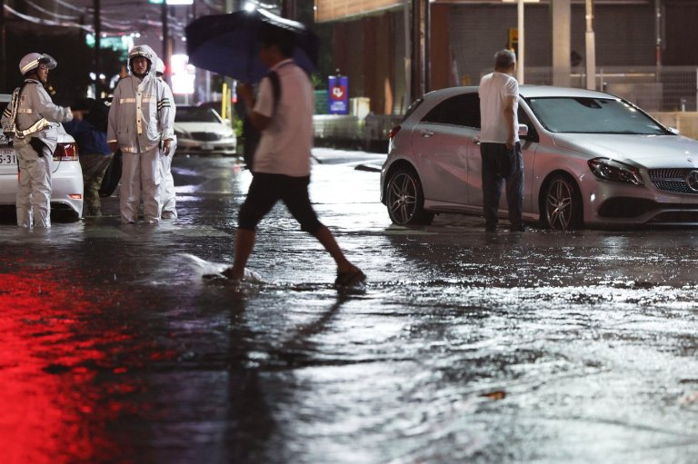 Torrential rain near Tokyo causes flooding and paralyzes traffic, killing 1 | iNFOnews.ca