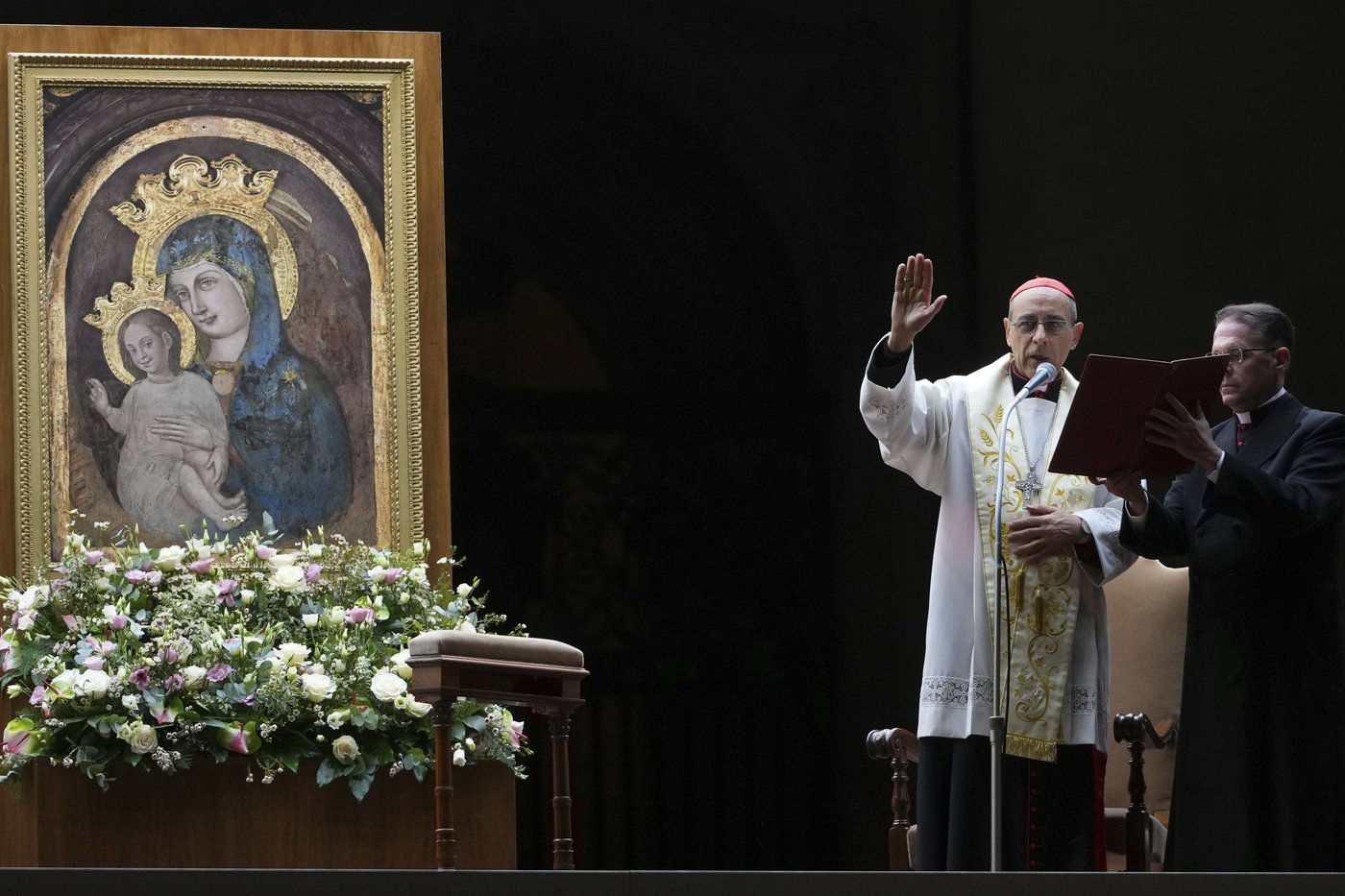 Pope had coughing fit, inhaled vomit and now requires assisted ventilation, Vatican says | iNFOnews.ca