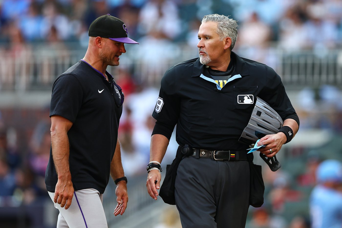 Home plate umpire leaves Padres-Reds game with heat exhaustion after 4th inning | iNFOnews.ca