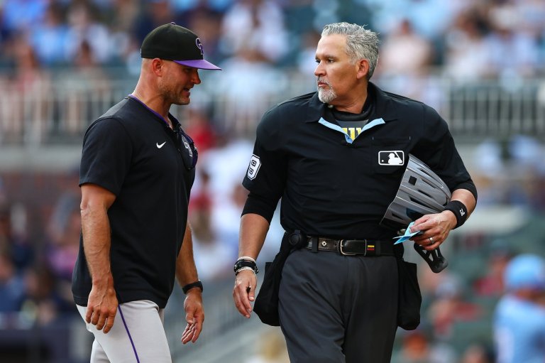 Home plate umpire leaves Padres-Reds game with heat exhaustion after 4th inning | iNFOnews.ca