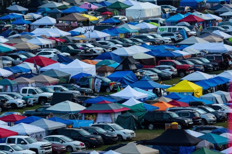Dead baby is found in a portable toilet at a music festival in Michigan | iNFOnews.ca