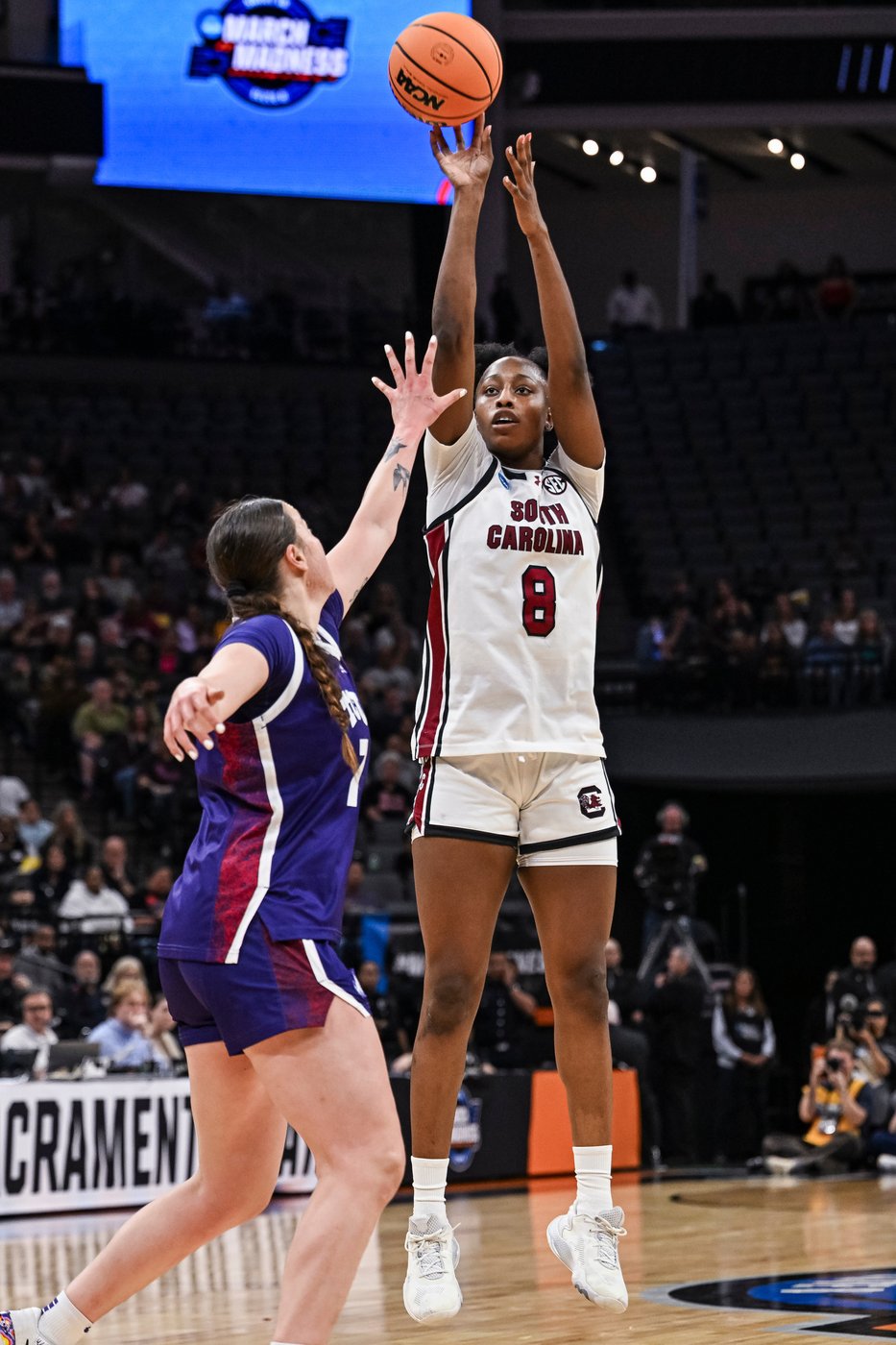 Edwards, Makeer power South Carolina past TCU 78-52 to reach the Final Four | iNFOnews.ca Edwards, Makeer power South Carolina past TCU 78-52 to reach the Final Four | iNFOnews.ca