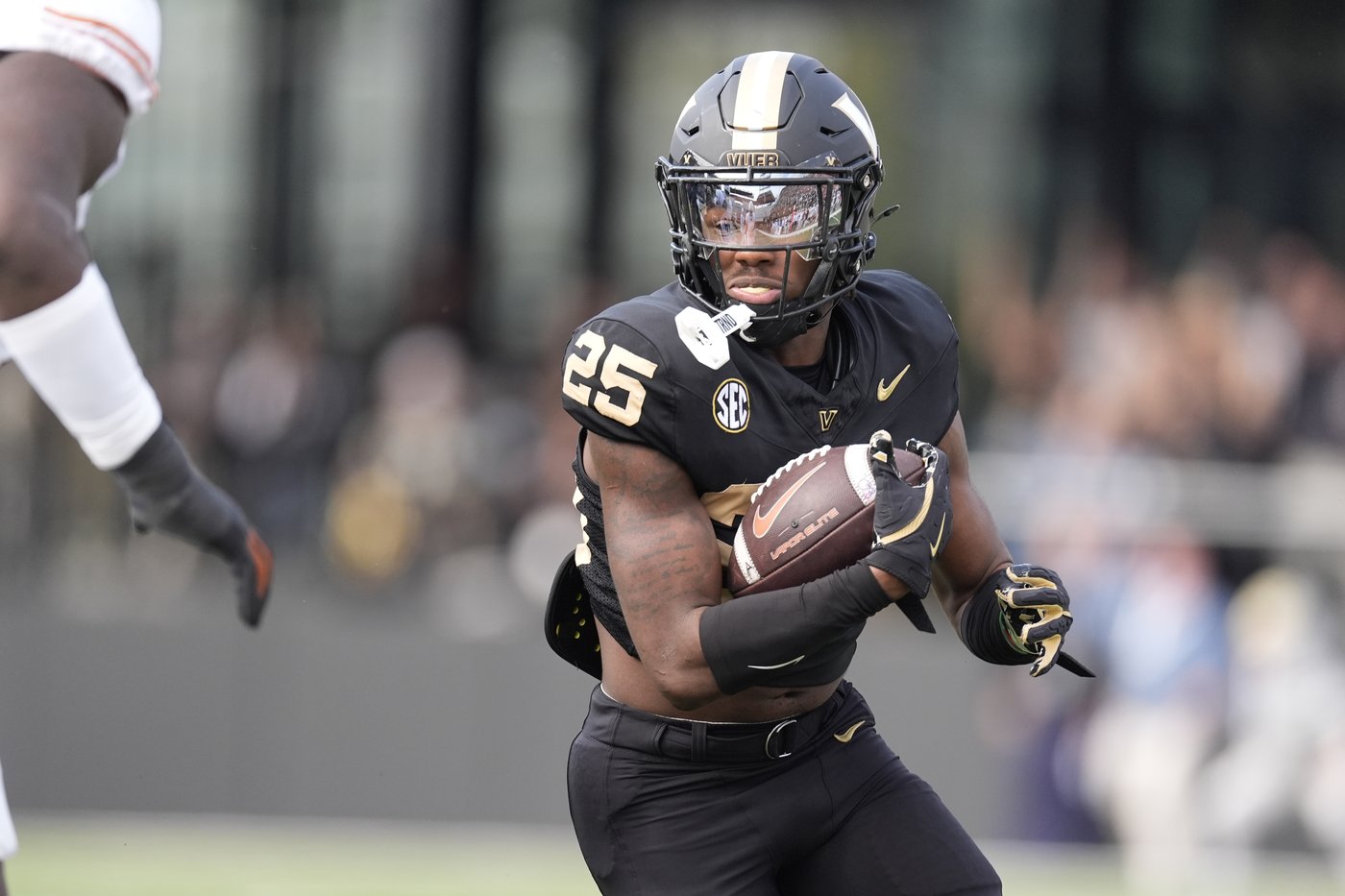 Quinn Ewers throws for 3 TDs as No. 5 Texas beats No. 25 Vanderbilt 27-24 in 'culture' win | iNFOnews.ca Quinn Ewers throws for 3 TDs as No. 5 Texas beats No. 25 Vanderbilt 27-24 in 'culture' win | iNFOnews.ca