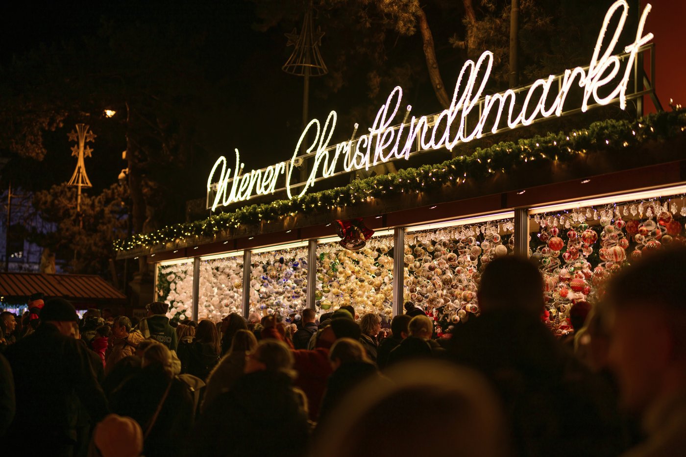 Lighting of Vienna town hall Christmas tree marks start of Yuletide season in Austrian capital | iNFOnews.ca