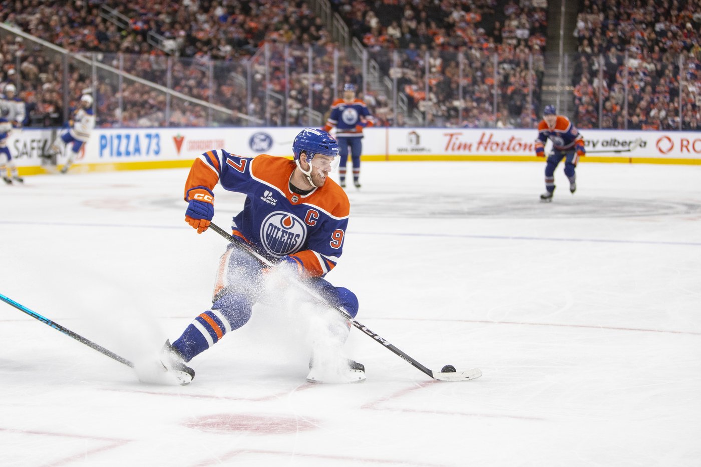 Oilers captain Connor McDavid named NHL's first star after 10-point week | iNFOnews.ca