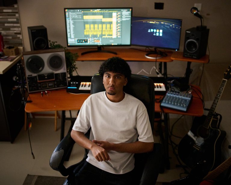 ‘My principal asked, 'Are you on the Drake album?'': Toronto teen producer lands on rapper's new trilogy | iNFOnews.ca