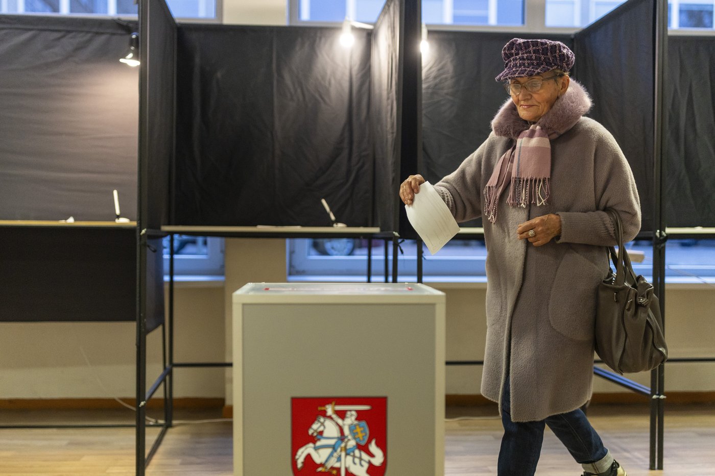 Lithuanians vote in the final round of parliamentary election | iNFOnews.ca