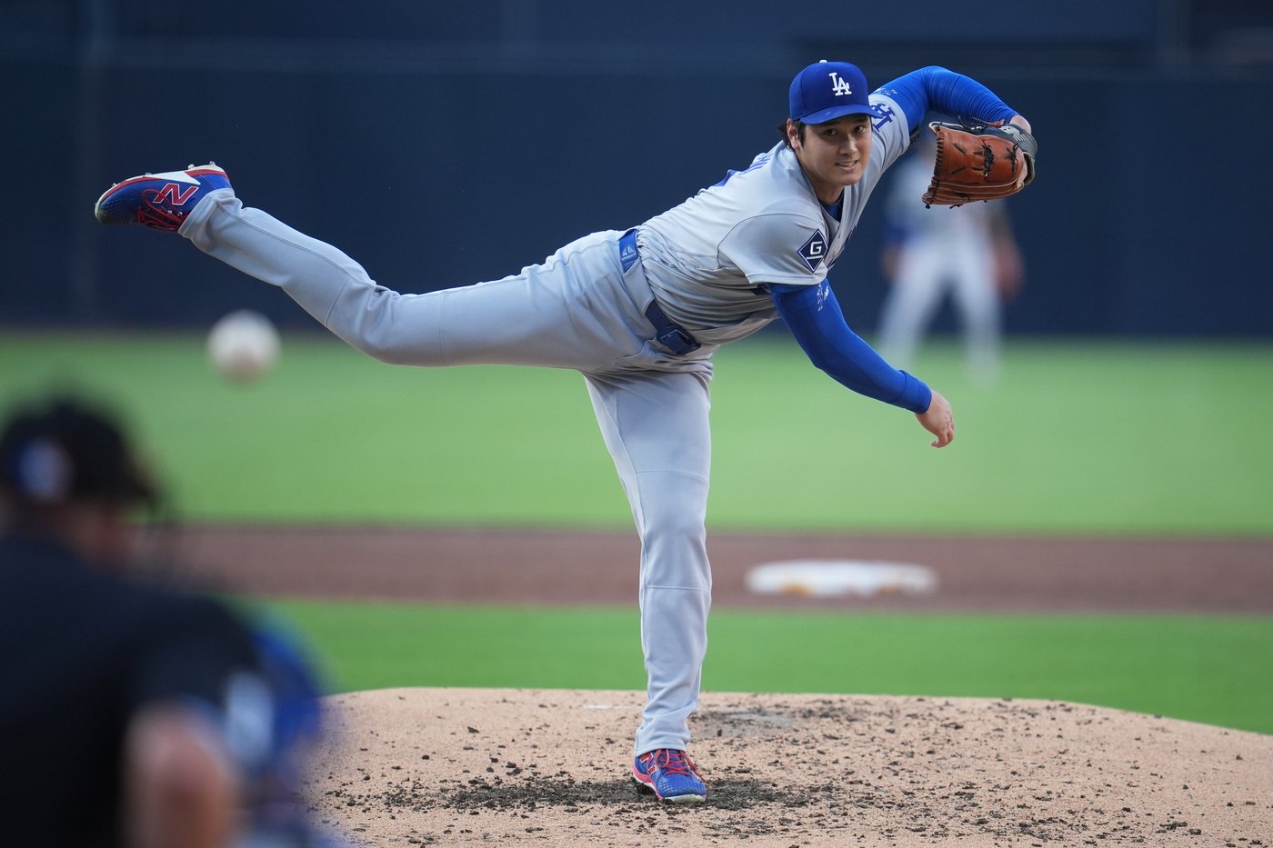 Shohei Ohtani homers on first pitch, then throws 5 sharp innings in Dodgers' 4-0 win over Padres | iNFOnews.ca