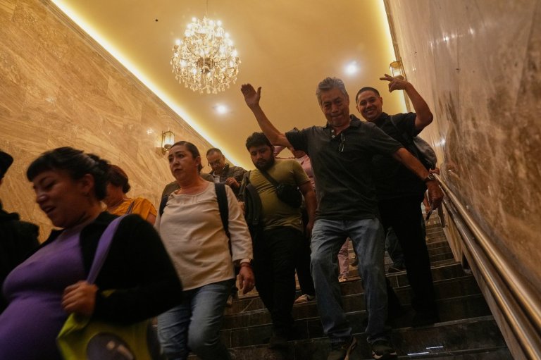 Mexico City installed a chandelier in its metro for the World Cup. Then came the crush of memes | iNFOnews.ca