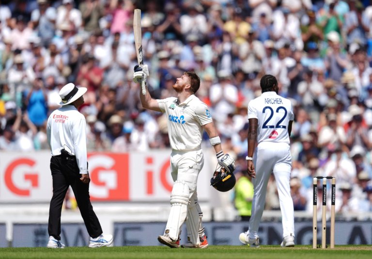 Phillips’ maiden test century leads priceless morning for New Zealand at The Oval | iNFOnews.ca