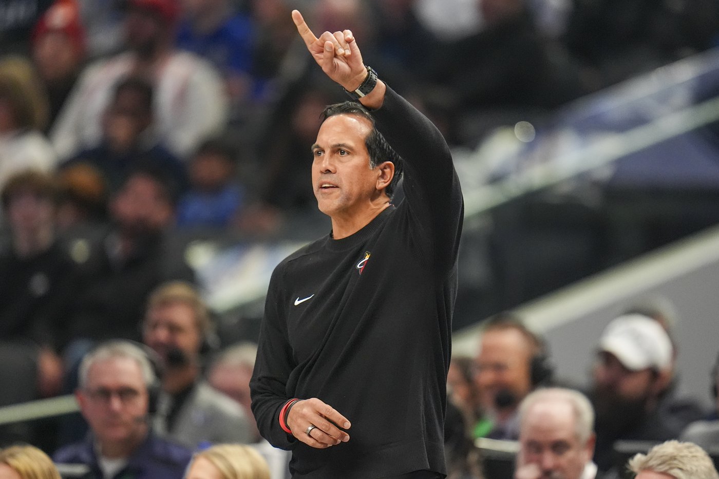 Dante Exum scores 27 points to lead undermanned, undersized Mavericks past Heat, 118-113 | iNFOnews.ca Dante Exum scores 27 points to lead undermanned, undersized Mavericks past Heat, 118-113 | iNFOnews.ca