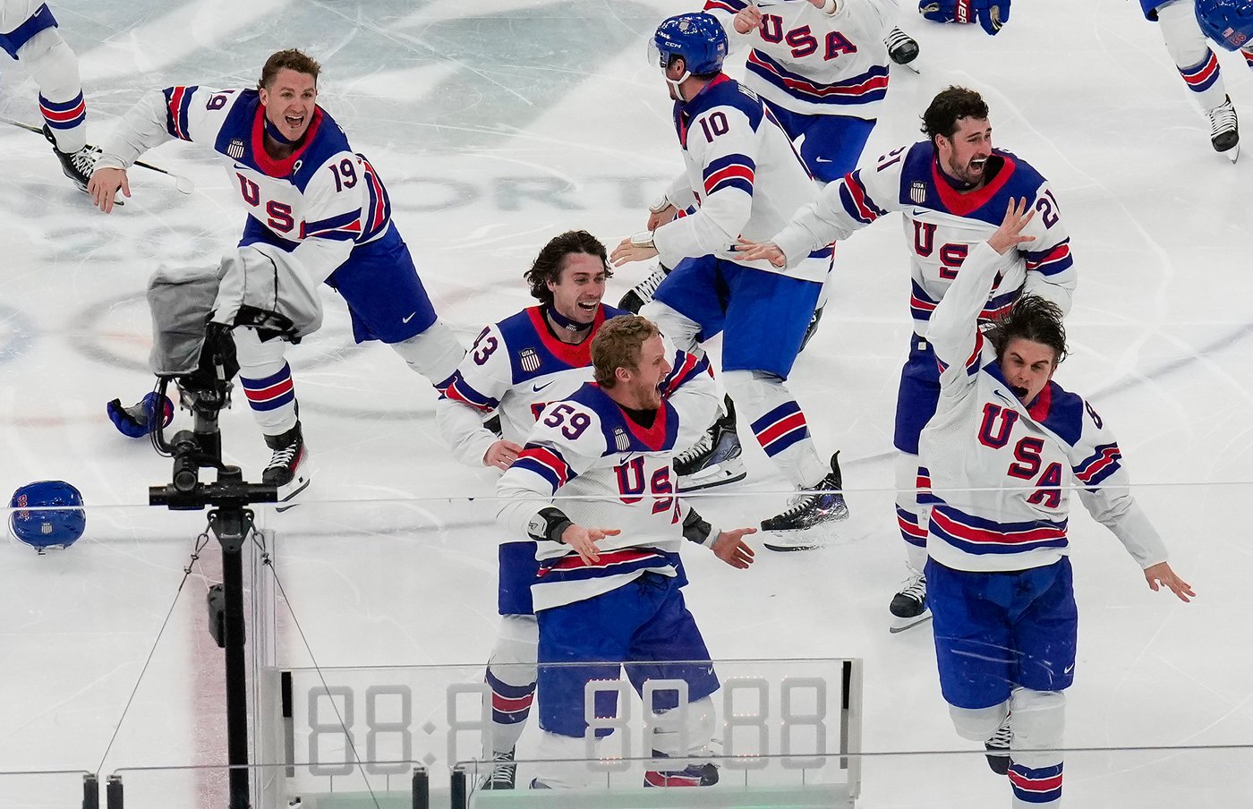 The victory lap for America's Olympic hockey champions quietly shed politics from the celebration | iNFOnews.ca The victory lap for America's Olympic hockey champions quietly shed politics from the celebration | iNFOnews.ca