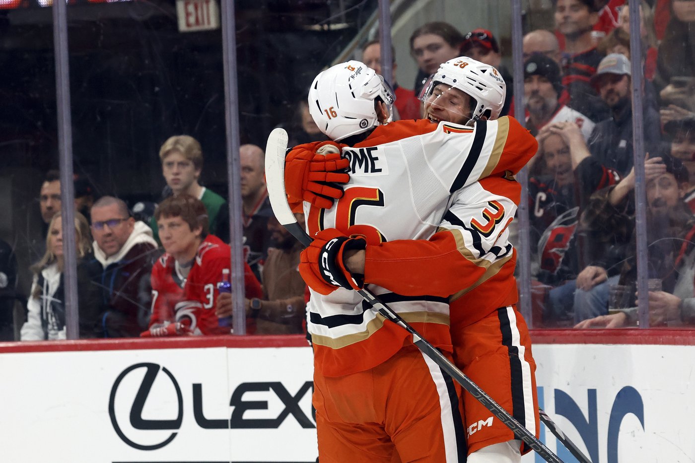 Cutter Gauthier scores twice, including in OT, to lift the Ducks over the Hurricanes 3-2 | iNFOnews.ca