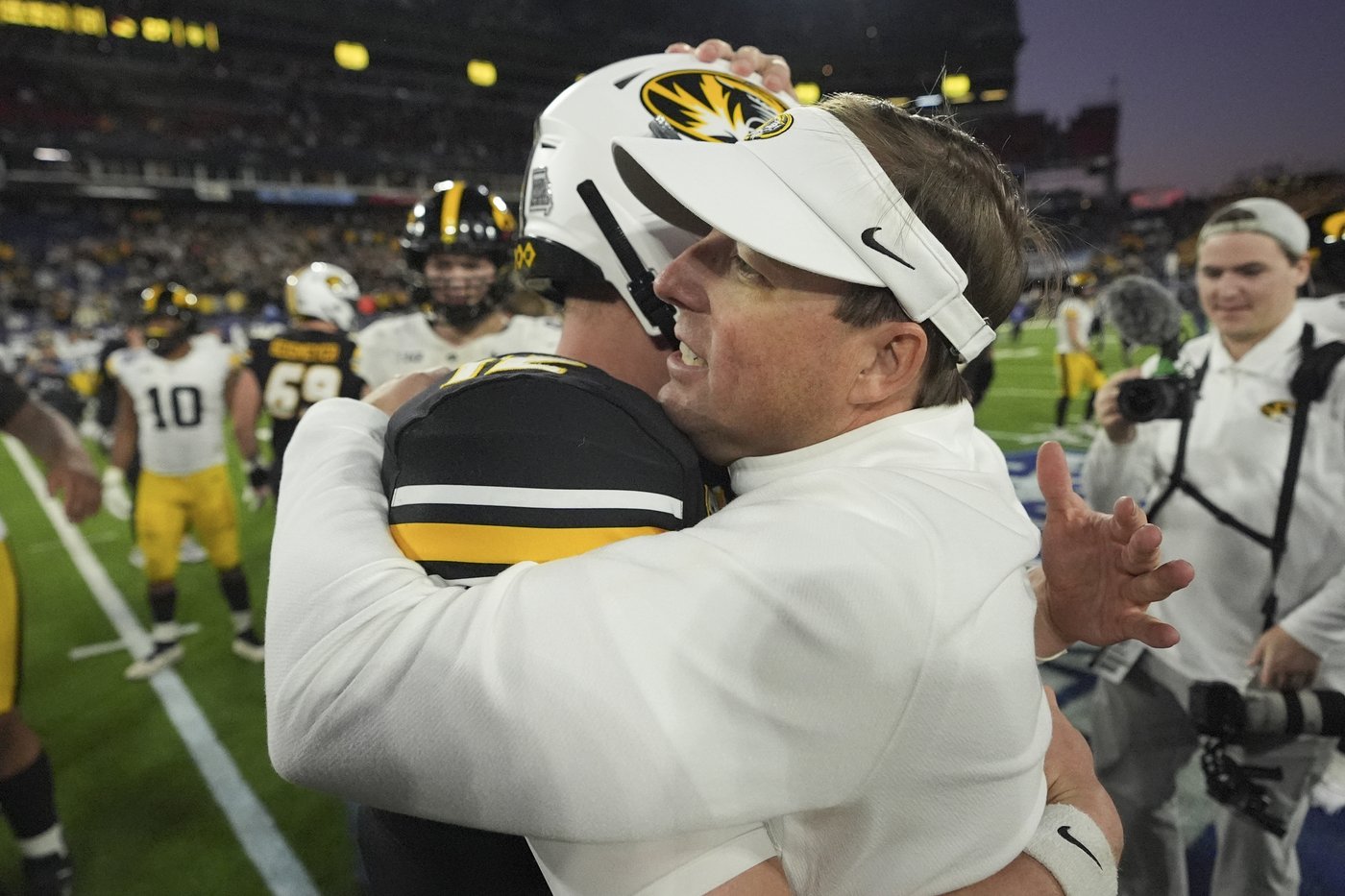 No. 23 Missouri rallies from 10 down, beats Iowa 27-24 in the Music City Bowl | iNFOnews.ca No. 23 Missouri rallies from 10 down, beats Iowa 27-24 in the Music City Bowl | iNFOnews.ca