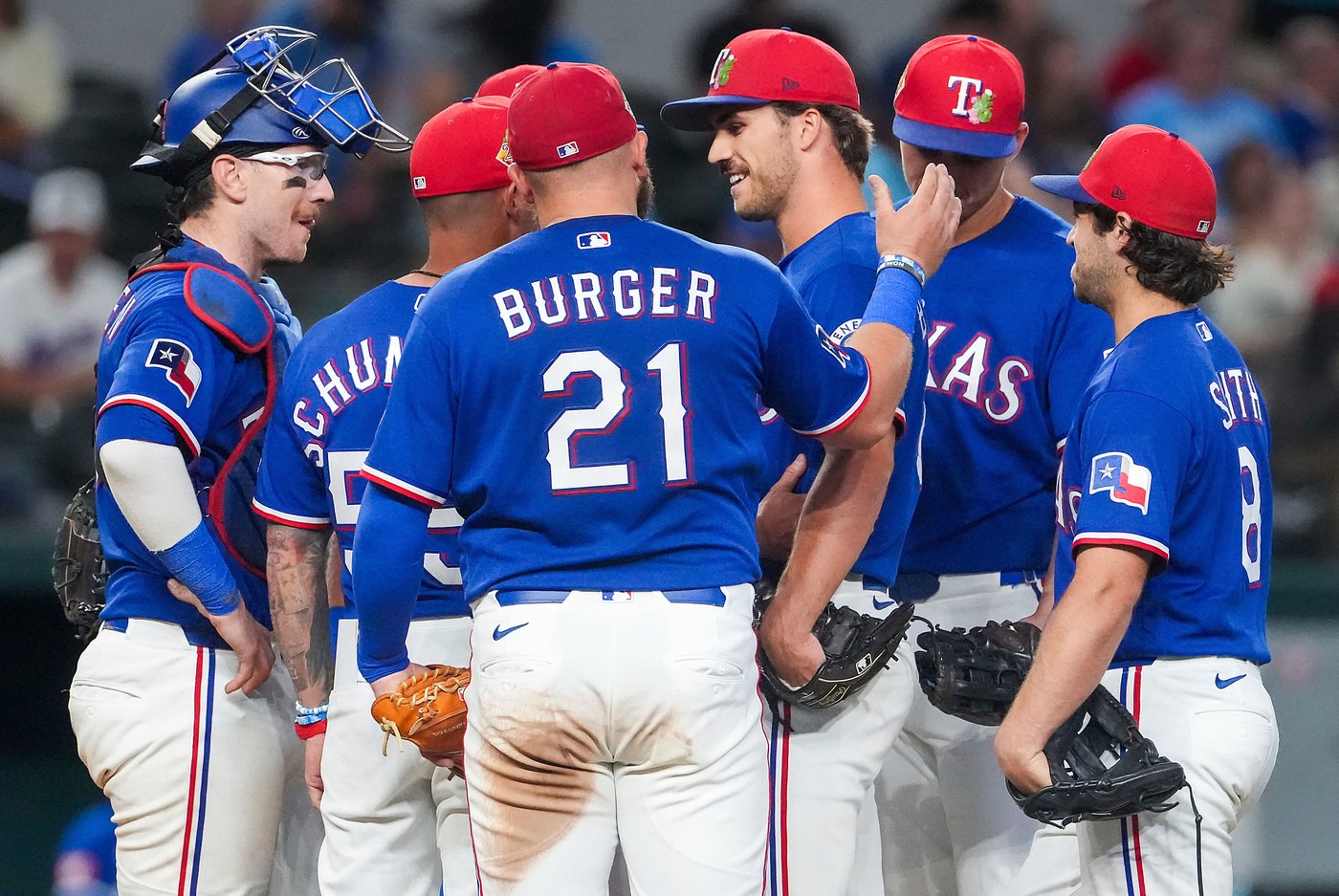 Rangers rookie pitcher finds out he made the team during a mound visit from manager | iNFOnews.ca