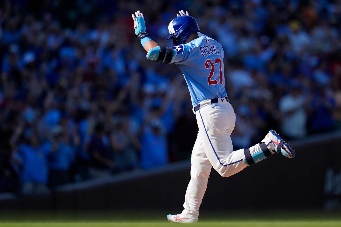 Pete Crow-Armstrong reaches 30-30-30 as Cubs pound Cardinals 12-1 to close in on top NL wild card | iNFOnews.ca