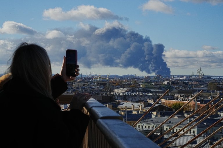 St Petersburg oil facilities ablaze as Ukraine launches more than 1,000 drones at Russia | iNFOnews.ca