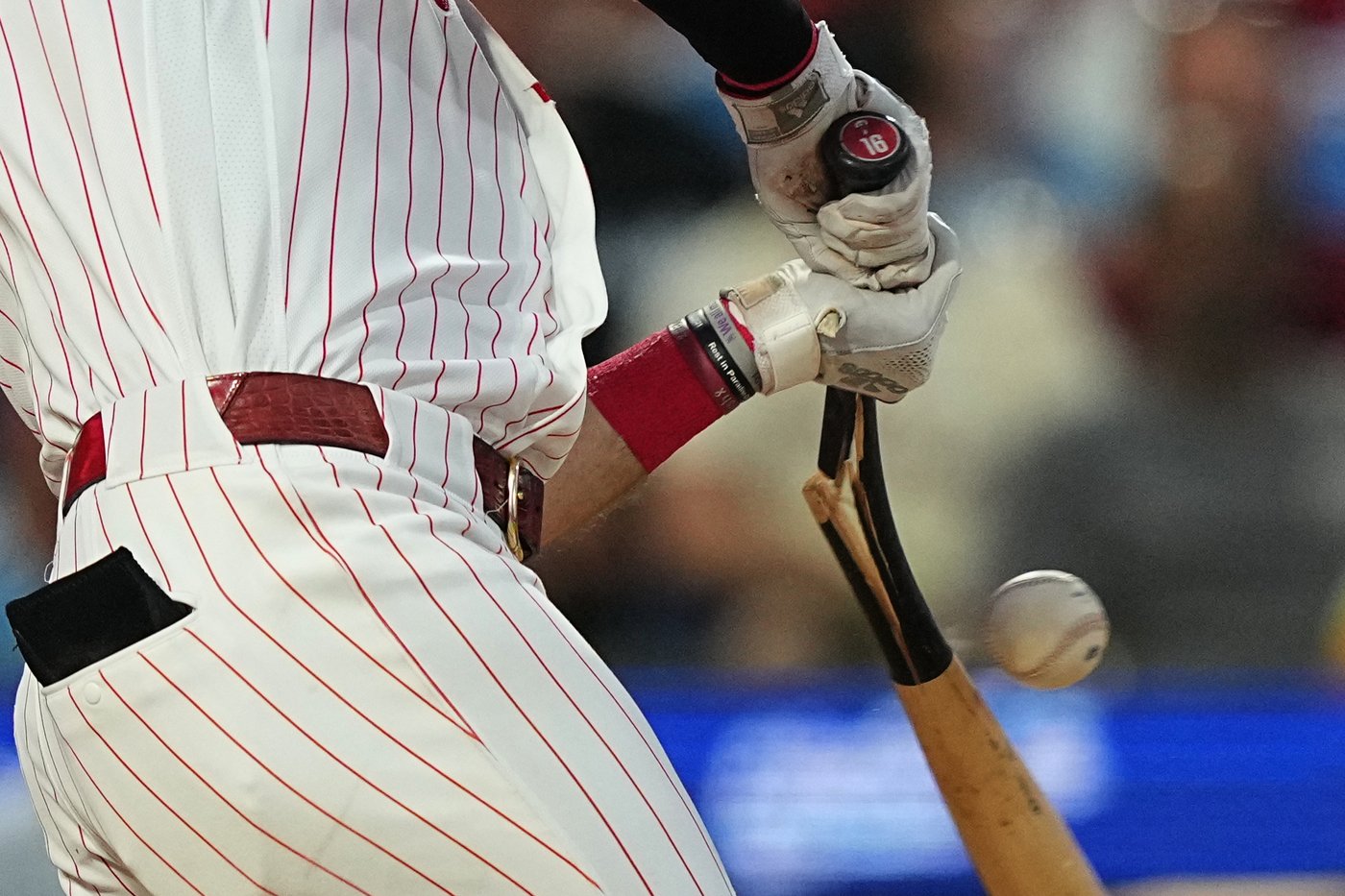 Bryson Stott's go-ahead 2-run single helps Phillies rally for 5th straight win, 6-4 over Marlins | iNFOnews.ca