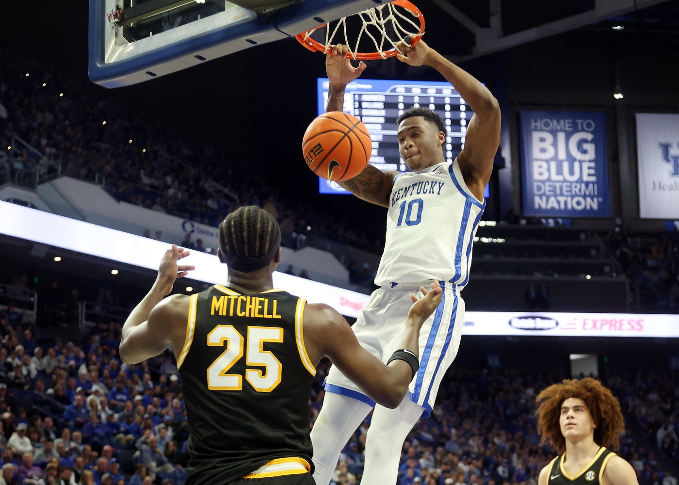 Missouri beats Kentucky 73-68 for first win in Lexington | iNFOnews.ca