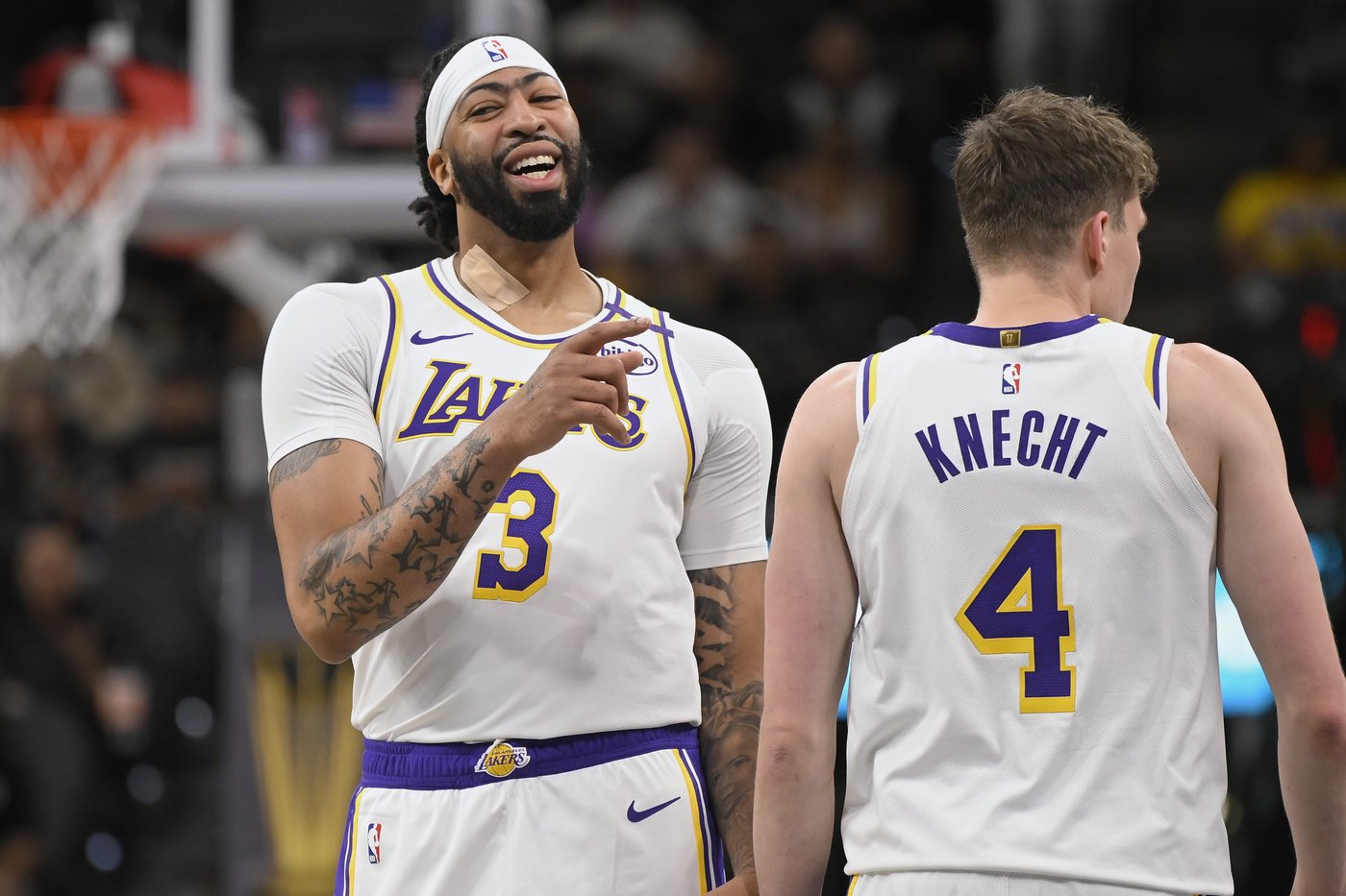 Anthony Davis, LeBron James lead Lakers past Spurs 120-115 to open NBA Cup title defense | iNFOnews.ca