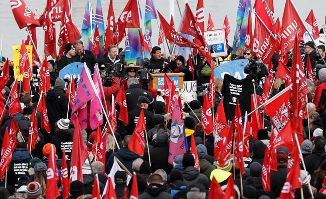 Ontario autoworkers vow to keep fighting plant closure as GM profits rise | iNFOnews.ca