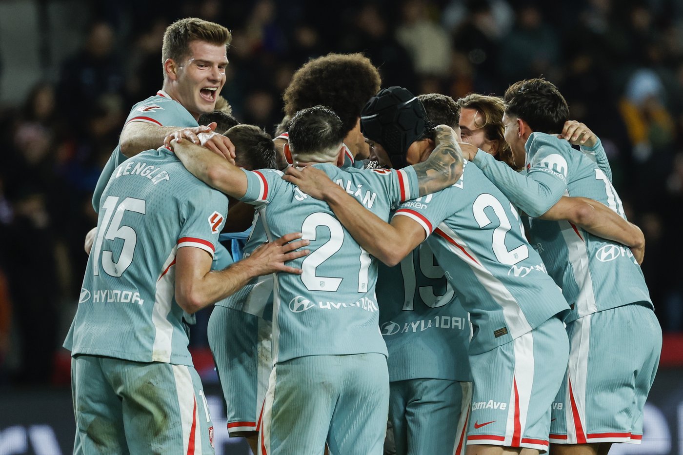 Atletico Madrid stuns Barcelona in stoppage time to snatch La Liga lead | iNFOnews.ca