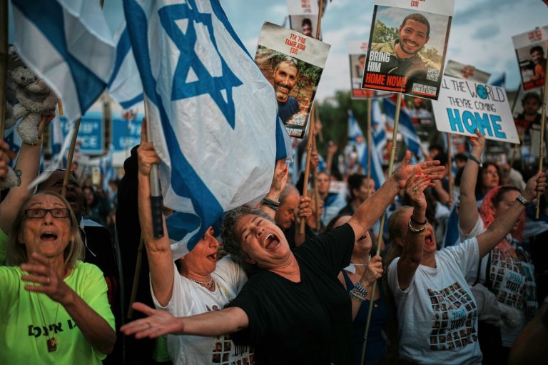 Israelis celebrate the return of hostages after ceasefire in Gaza, in photos | iNFOnews.ca