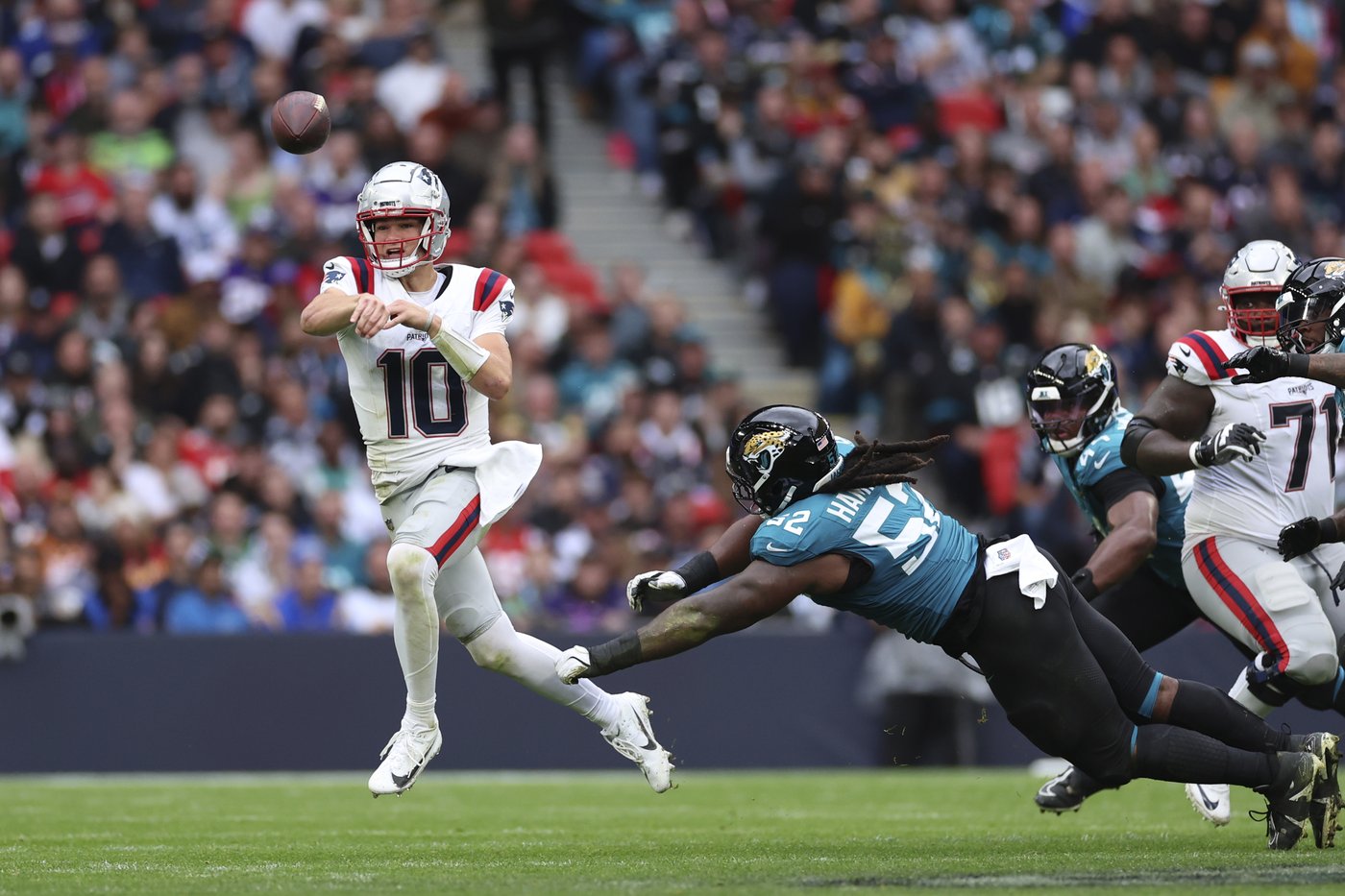 Bigsby scores 2 TDs as Jaguars show fight in 32-16 win over Patriots in London | iNFOnews.ca