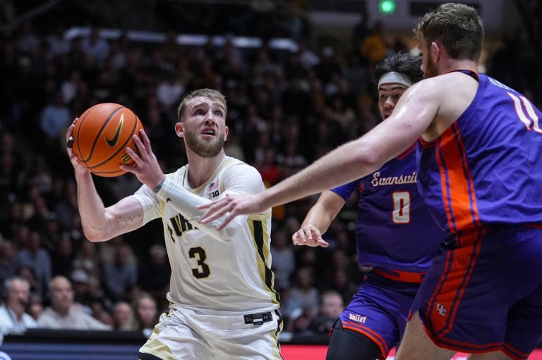 Loyer scores career-high 30 as No. 1 Purdue routs Evansville | iNFOnews.ca Loyer scores career-high 30 as No. 1 Purdue routs Evansville | iNFOnews.ca