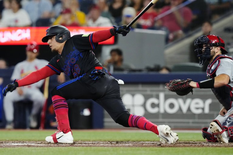 Pinch-hitter Luis Urias's late two-run single lifts Blue Jays over Cardinals 3-1 | iNFOnews.ca