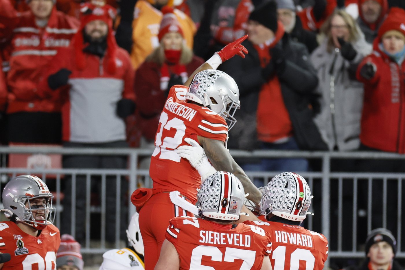 Howard throws 2 TD passes to Smith to help Ohio State rout Tennessee 42-17 in CFP | iNFOnews.ca Howard throws 2 TD passes to Smith to help Ohio State rout Tennessee 42-17 in CFP | iNFOnews.ca