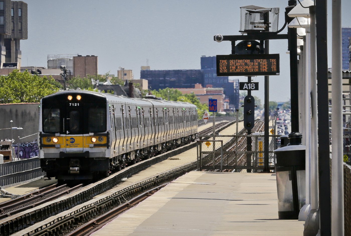 New York's commuter rail system averts possible strike as unions ask Trump for help | iNFOnews.ca