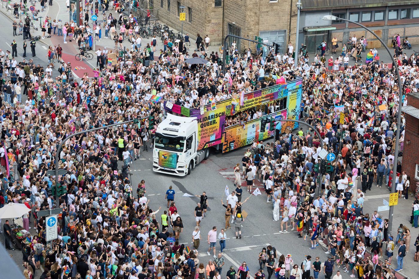 Hamburg Pride draws 300,000 with increased security, a week after a fatal attack in Berlin | iNFOnews.ca